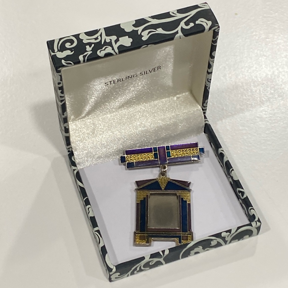 VINTAGE Art Deco Style Mini Frame Pin - Picture 9 of 9